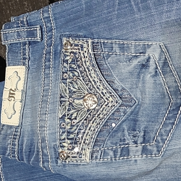 MISS ME SEQUINS EMBROIDERED MID-RISE EASY-FIT CROP DENIM JEAN - Picture 2 of 15